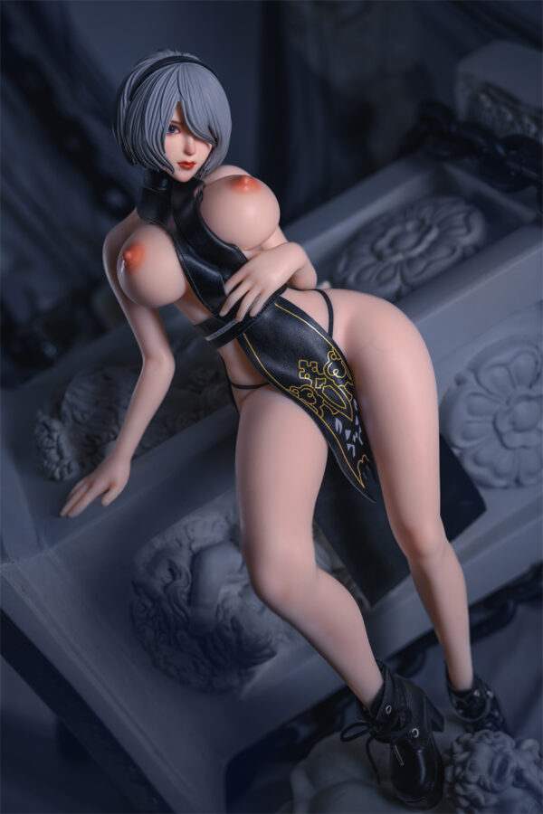 nude 2b figure